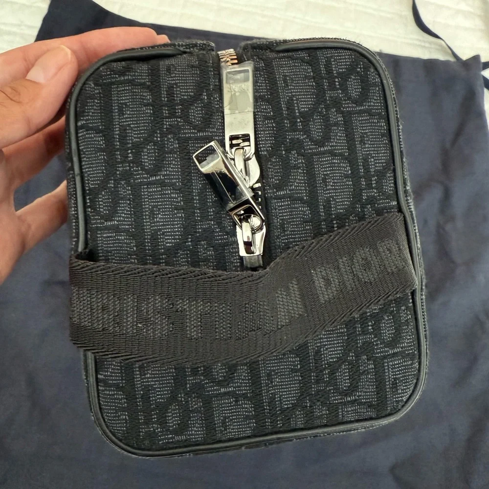DIOR TOILETRY BAG - Picture 4 of 8